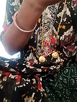 Snapshot of NISHU-TELUGU chatting on 5, 11, 2025 NISHU-TELUGU online show from 5, 11, 2025