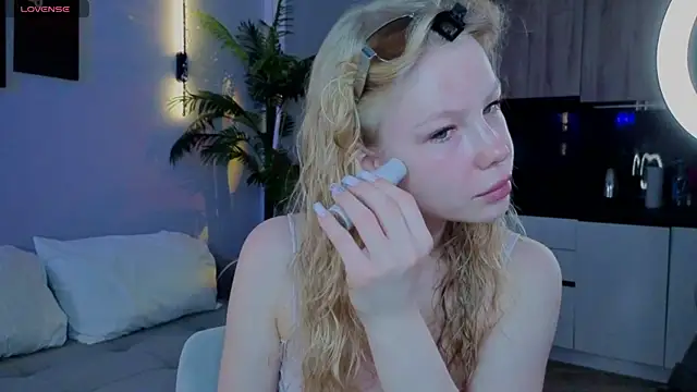 Snapshot of emilyshepar_d chatting on 16, 6, 2026 emilyshepar d online show from 16, 6, 2026