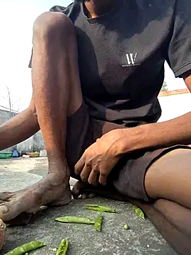 Snapshot of RAYI_Queen_4 chatting on 6, 2, 2026 RAYI Queen 4 online show from 6, 2, 2026