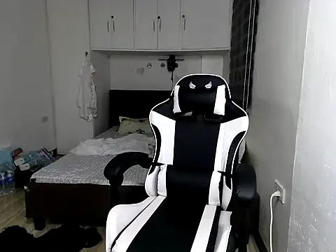 Snapshot of eattmebabyy chatting on 30, 11, 2025 eattmebabyy online show from 30, 11, 2025