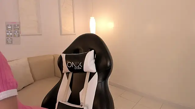 Lilily lv online show from 4, 10, 2025