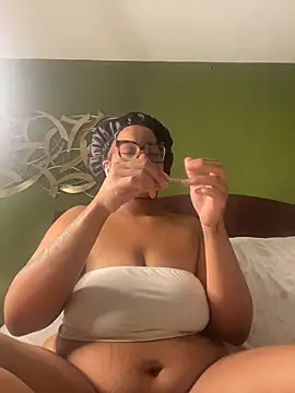 Snapshot of caramel__cremes chatting on 6, 11, 2025 caramel cremes online show from 6, 11, 2025