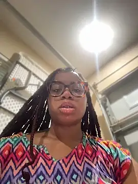 Snapshot of caramel__cremes chatting on 8, 5, 2026 caramel cremes online show from 8, 5, 2026