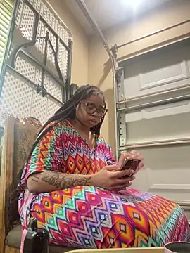 Snapshot of caramel__cremes chatting on 4, 5, 2026 caramel cremes online show from 4, 5, 2026