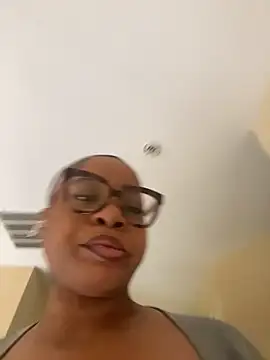 Snapshot of caramel__cremes chatting on 5, 11, 2025 caramel cremes online show from 5, 11, 2025