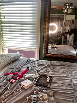 caramel  cremes online show from 3, 12, 2025