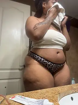 Snapshot of caramel__cremes chatting on 7, 5, 2026 caramel cremes online show from 7, 5, 2026