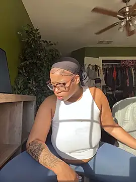 Snapshot of caramel__cremes chatting on 6, 11, 2025 caramel cremes online show from 6, 11, 2025