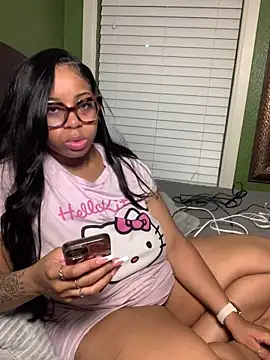 Snapshot of caramel__cremes chatting on 24, 5, 2026 caramel cremes online show from 24, 5, 2026