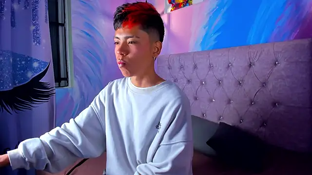 Snapshot of MaxiWildd chatting on 11, 10, 2025 MaxiWildd online show from 11, 10, 2025