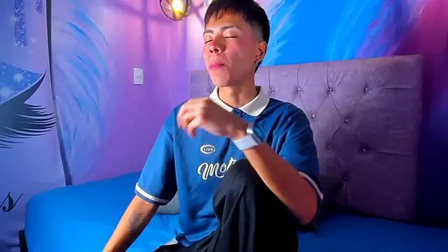 Snapshot of MaxiWildd chatting on 26, 11, 2025 MaxiWildd online show from 26, 11, 2025