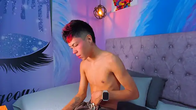 Snapshot of MaxiWildd chatting on 14, 11, 2025 MaxiWildd online show from 14, 11, 2025