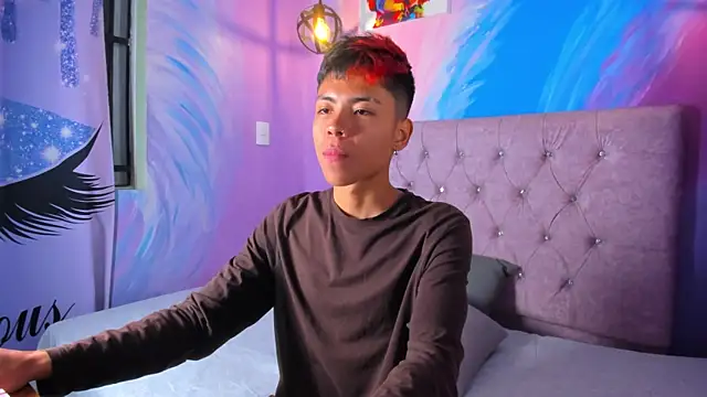 Snapshot of MaxiWildd chatting on 13, 10, 2025 MaxiWildd online show from 13, 10, 2025