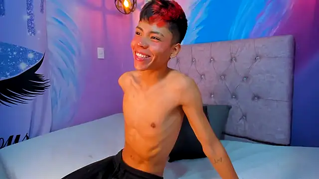 Snapshot of MaxiWildd chatting on 30, 10, 2025 MaxiWildd online show from 30, 10, 2025