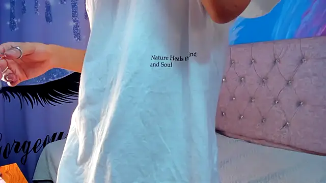 Snapshot of MaxiWildd chatting on 6, 11, 2025 MaxiWildd online show from 6, 11, 2025