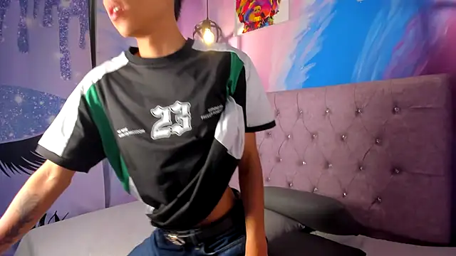 Snapshot of MaxiWildd chatting on 15, 10, 2025 MaxiWildd online show from 15, 10, 2025