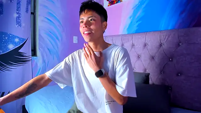 Snapshot of MaxiWildd chatting on 30, 11, 2025 MaxiWildd online show from 30, 11, 2025