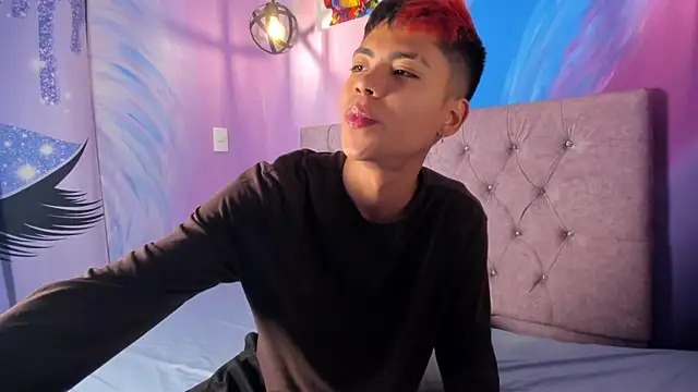 Snapshot of MaxiWildd chatting on 25, 9, 2025 MaxiWildd online show from 25, 9, 2025