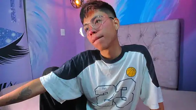 Snapshot of MaxiWildd chatting on 13, 11, 2025 MaxiWildd online show from 13, 11, 2025