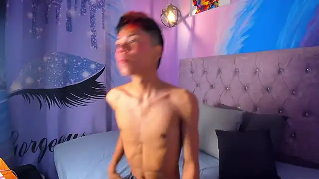 Snapshot of MaxiWildd chatting on 29, 10, 2025 MaxiWildd online show from 29, 10, 2025