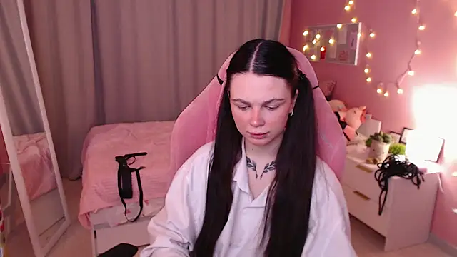 Michela Fruet online show from 5, 12, 2025