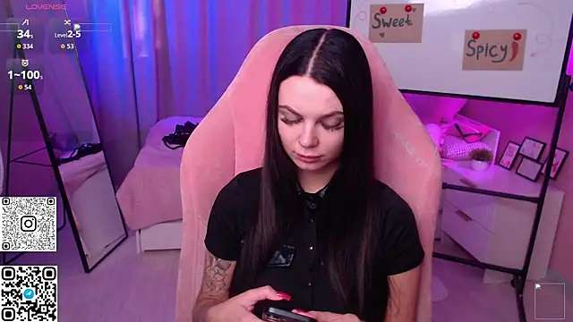 Snapshot of Michela_Fruet chatting on 5, 5, 2026 Michela Fruet online show from 5, 5, 2026
