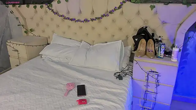 AmbarFoxx  online show from 13, 11, 2025