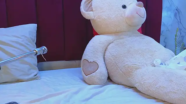 PrincePoppy online show from 10, 11, 2025