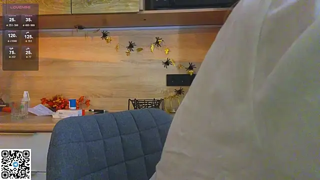 Snapshot of miss_bubbles_ chatting on 27, 10, 2025 miss bubbles online show from 27, 10, 2025