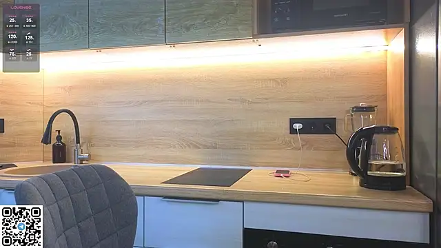 Snapshot of miss_bubbles_ chatting on 15, 10, 2025 miss bubbles online show from 15, 10, 2025