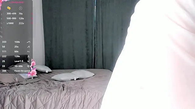 OdelynaFrake online show from 5, 12, 2025