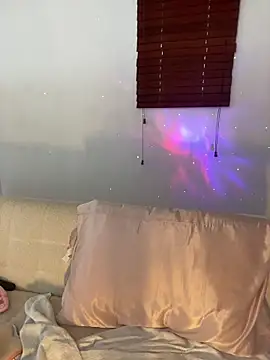 Snapshot of snow_doll chatting on 10, 10, 2025 snow doll online show from 10, 10, 2025