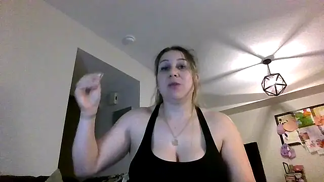 Snapshot of thedevinemama chatting on 17, 6, 2026 thedevinemama online show from 17, 6, 2026