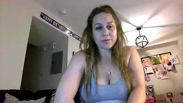 Snapshot of thedevinemama chatting on 4, 7, 2026 thedevinemama online show from 4, 7, 2026