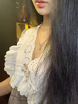 Nhinhi18 online show from 14, 4, 2026