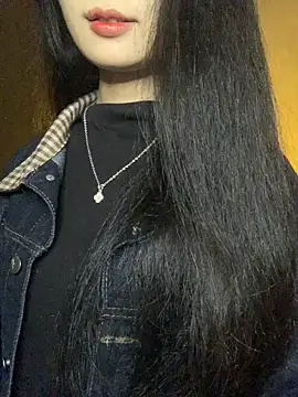 Nhinhi18 online show from 18, 12, 2025