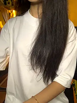 Nhinhi18 online show from 3, 10, 2025