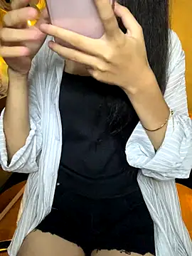 Nhinhi18 online show from 4, 10, 2025