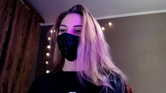 Iris lave online show from 3, 12, 2025