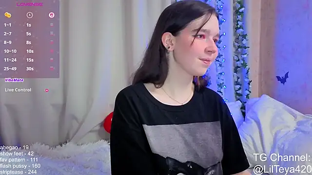 Snapshot of little_Teya chatting on 24, 10, 2025 little Teya online show from 24, 10, 2025