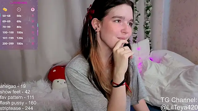 Snapshot of little_Teya chatting on 10, 9, 2025 little Teya online show from 10, 9, 2025