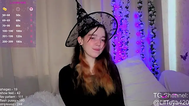 Snapshot of little_Teya chatting on 14, 10, 2025 little Teya online show from 14, 10, 2025