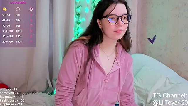 Snapshot of little_Teya chatting on 15, 11, 2025 little Teya online show from 15, 11, 2025