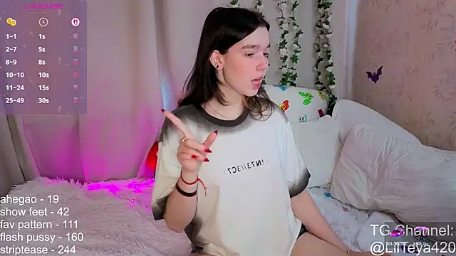 Snapshot of little_Teya chatting on 30, 9, 2025 little Teya online show from 30, 9, 2025