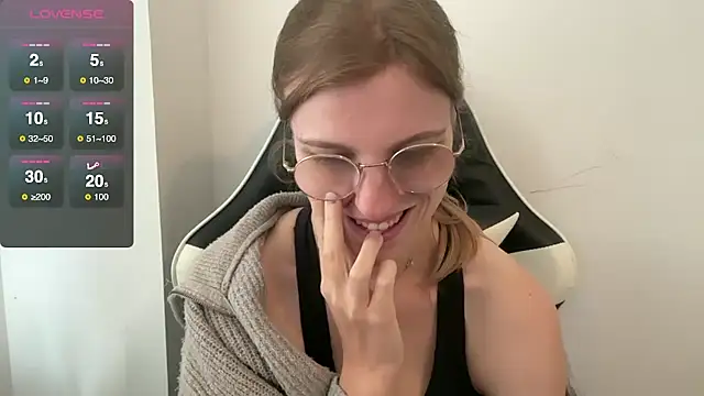 BustyKellyXXX online show from 16, 10, 2025