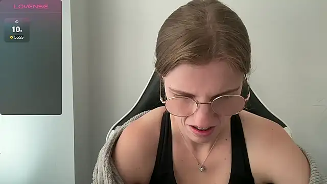 BustyKellyXXX online show from 29, 9, 2025