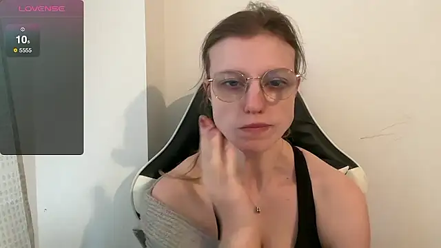 BustyKellyXXX online show from 12, 1, 2026