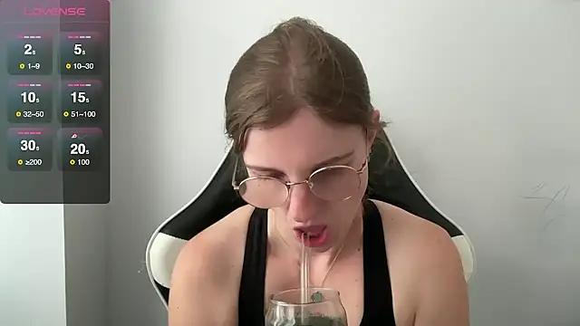 BustyKellyXXX online show from 23, 9, 2025