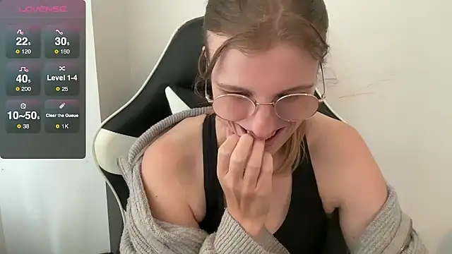 BustyKellyXXX online show from 15, 10, 2025