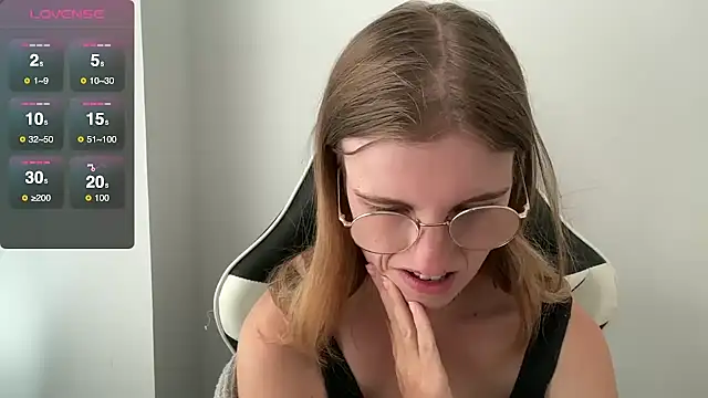 BustyKellyXXX online show from 15, 9, 2025